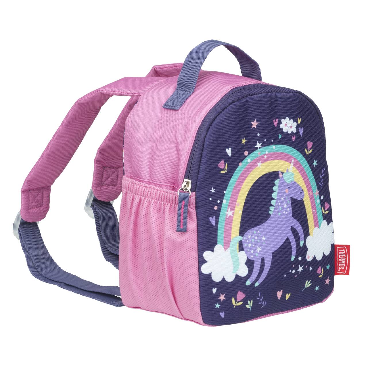 Der Rucksack ist hauptsächlich rosa mit einem lila Frontfach, das ein Einhorn, einen Regenbogen und Wolken zeigt. Es gibt verspielte Muster mit Sternen und Herzen um das Einhorn. Die Träger und der Griff sind ebenfalls lila.
