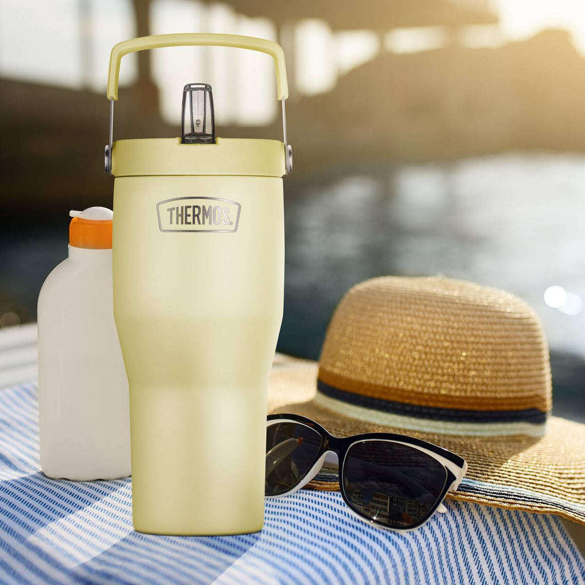 REFRESHING SERIES ISOLIERTRINKBECHER FLIP STRAW 0,85 l