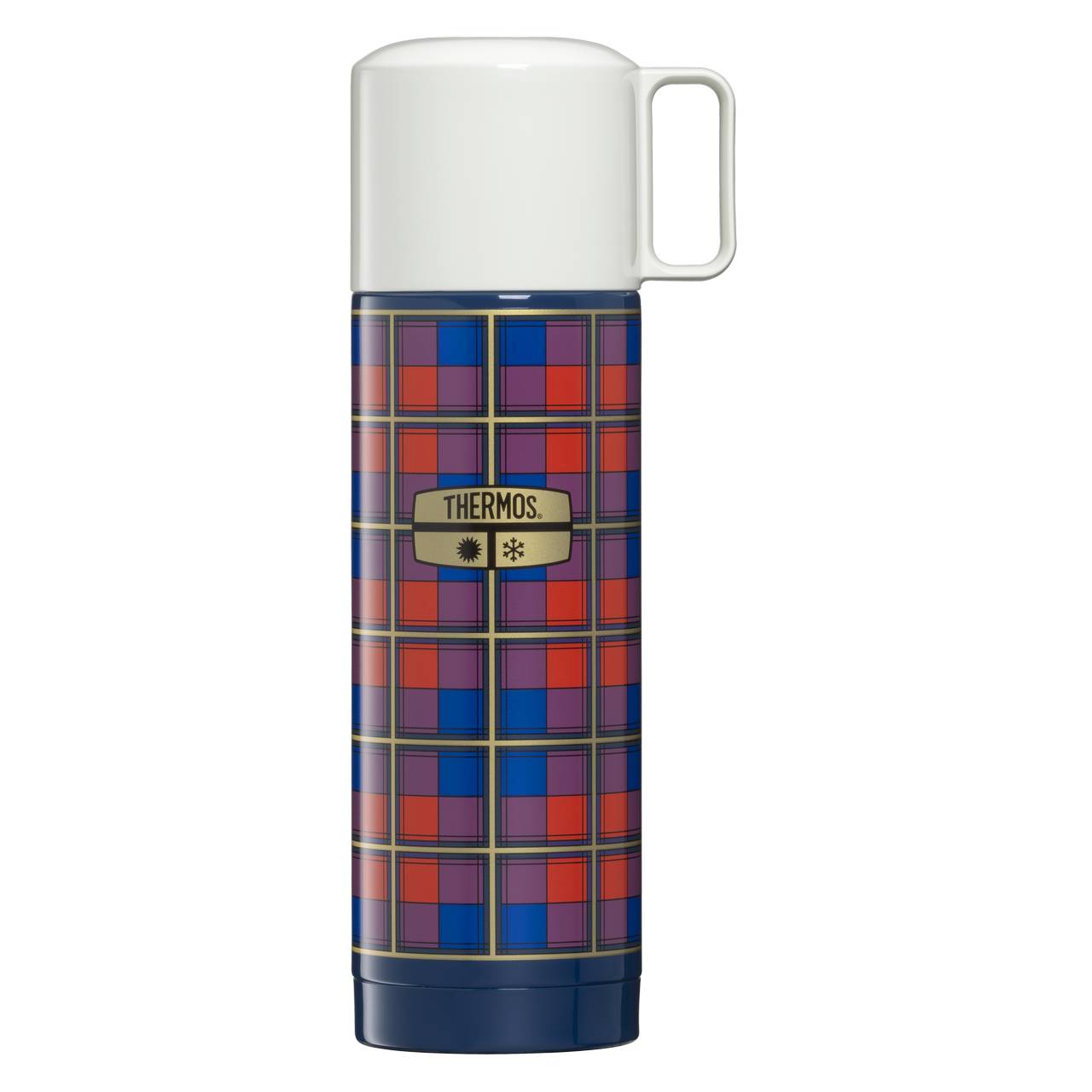Das Bild zeigt eine Thermoskanne mit einem karoförmigen Muster in Rot, Blau und Lila. Der Verschluss und der Griff sind weiß, und auf der Vorderseite befindet sich das Wort "THERMOS".