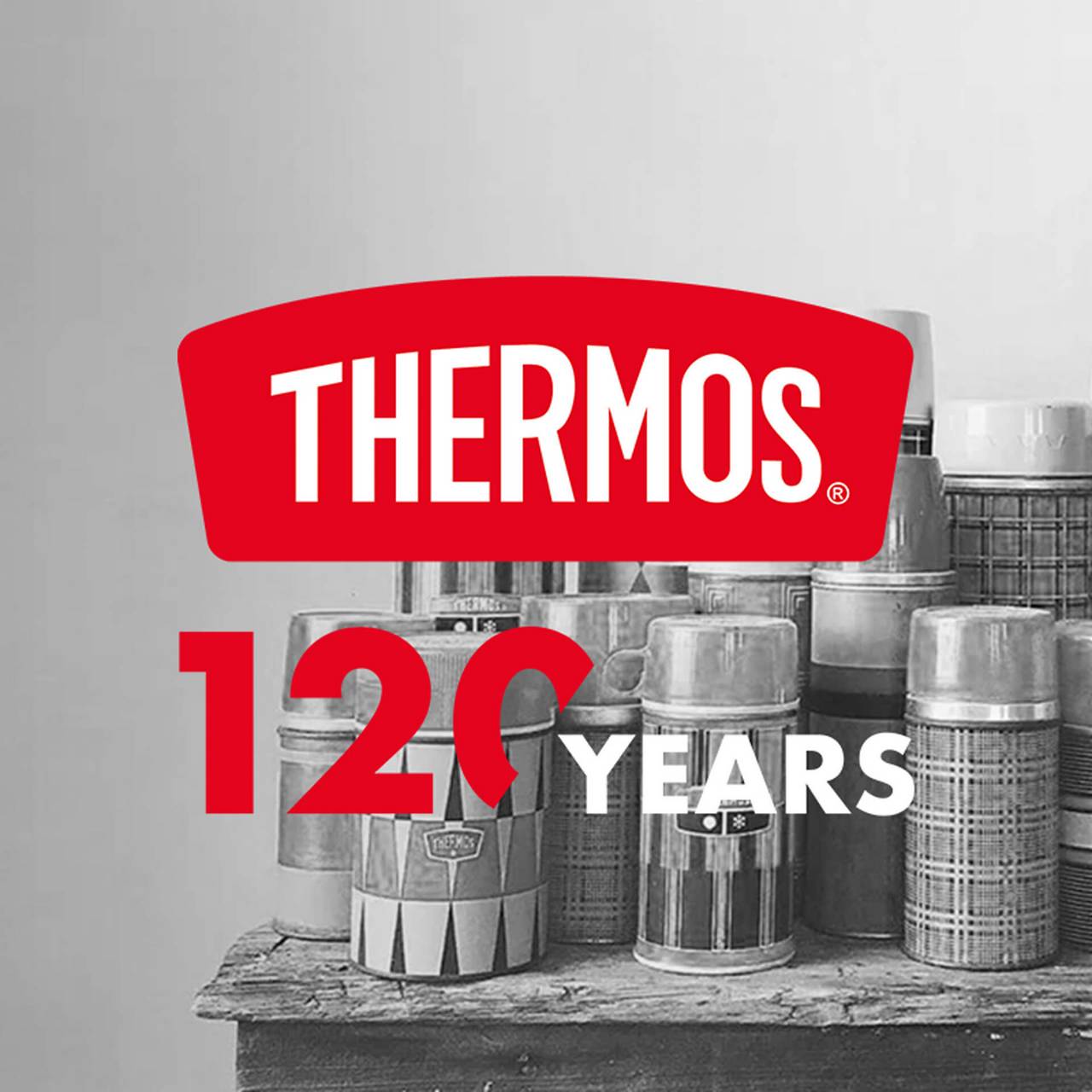 Grafik zum 120-jährigen Jubiläum von THERMOS mit historischen Thermosflaschen im Hintergrund.